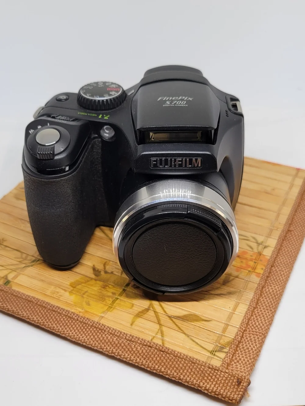 Fuji Fine pix S700 Digital Camera With Case